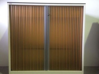 Ahrend lage kast oranje
